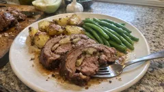 Gefüllte Lammkeule aus dem Bräter – mit Fenchel, Kartoffeln und Bohnen