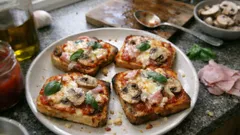 Pizza-Toast aus dem Ofen: Tomaten-Orangen-Soße, Schinken, Champignons und viel Käse