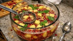 Granatapfel-Ananas-Bowle mit Weißwein und Sekt – spritzig vorbereitet für Gäste