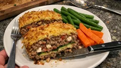 Hackbraten mit Kartoffelhaube: saftig, würzig und oben schön knusprig