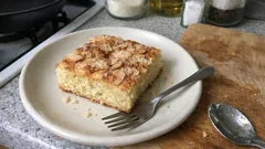 Butterkuchen vom Blech mit Mandeln – so wird der Hefeteig luftig und der Belag saftig