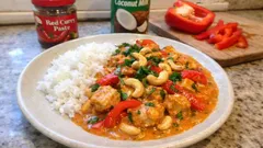 Hähnchen-Paprika-Curry mit Reis – cremig, mild scharf und in kurzer Zeit fertig