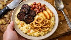 Himmel und Erde wie im Rheinland – Kartoffel-Apfel-Püree mit Blutwurst und Speck