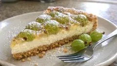 Stachelbeerkuchen mit Frischkäse-Creme – so bleibt der Dinkel-Mürbeteig schön knusprig