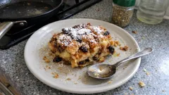 Englischer Brotpudding aus Toast – innen saftig, oben goldbraun und leicht knusprig