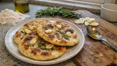 Rosmarin-Fladenbrot mit Knoblauch: so duftet es wie beim Lieblingsitaliener