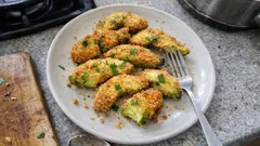 Knusprig panierte Avocado-Scheiben aus der Pfanne – innen cremig, schnell gemacht