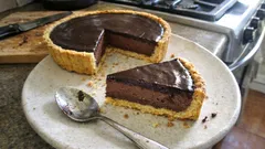 Schoko-Mousse-Tarte mit Mürbeteig – knuspriger Boden dank Blindbacken, cremige Füllung