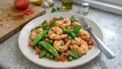 Garnelenpfanne mit Zuckerschoten und Tomaten – in 15 Minuten auf dem Tisch