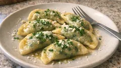 Schlutzkrapfen mit Spinat und Quark – zarter Roggenteig, in Butter geschwenkt