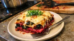 Winter-Lasagne mit Grünkohl & Roter Bete – bunt, herzhaft und richtig saftig