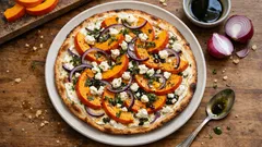 Vegetarischer Flammkuchen mit Kürbis & Ziegenkäse – knusprig, cremig und schnell gemacht