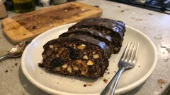 Schoko-Früchtekuchen aus der Kastenform – saftig mit Nüssen und Zartbitterglasur