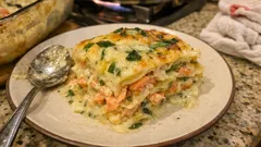 Lachs-Lasagne mit Basilikum und Zitrone – cremig, leicht und ofenfertig