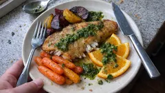 Waller mit Ofen-Bete und Petersilienpesto – in der Pfanne gebraten, im Ofen geröstet