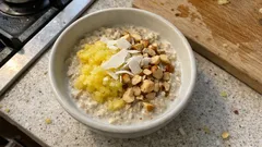 Bircher Müsli im Karibik-Style: Overnight mit Ananas, Kokos und Haselnüssen