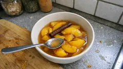 Pfirsichkompott mit Apfelsaft und Zimt – so bleibt es schön bissfest