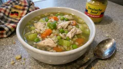 Wärmende Hühnersuppe mit Graupen – so bleibt die Brühe klar und aromatisch