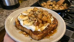 French Toast mit Quark und Zimt-Birnen – so wird er außen knusprig und innen zart