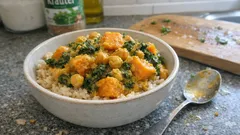 Cremiges Süßkartoffel-Curry mit Kichererbsen und Grünkohl – perfekt mit Naturreis