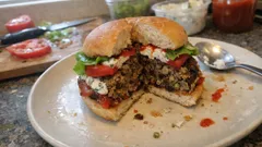 Veggie-Burger mit Shiitake und Linsen: saftiges Patty, außen schön knusprig