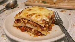 Knollensellerie-Lasagne mit Tofu-Bolognese: würzig, leicht und richtig saftig