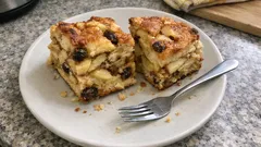 Ofenschlupfer mit Hefezopf und Äpfeln – so wird er außen goldbraun und innen cremig