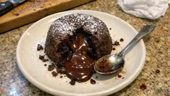 Lava Cake wie im Restaurant: so gelingt der flüssige Schokokern ganz sicher