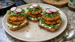 Knusprige Karottenbratlinge mit Radieschen – schnell gemacht und schön frisch