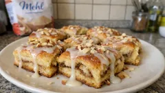 Zimtschnecken vom Blech: saftig, locker und perfekt für viele Gäste