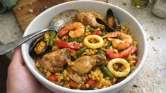 Meeresfrüchte-Paella mit Kaninchen und Bohnen – so gelingt sie saftig aus einer Pfanne