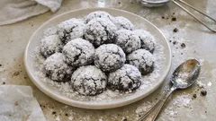 Schoko-Schneeball-Plätzchen: außen pudrig, innen weich – perfekt für den Plätzchenteller