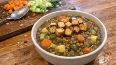 Veganer Linseneintopf mit Räuchertofu – deftig, sämig und ideal zum Vorbereiten