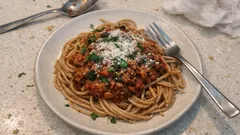 Pasta mit Linsen-Bolognese – herzhaft, vegetarisch und in 30 Minuten auf dem Tisch