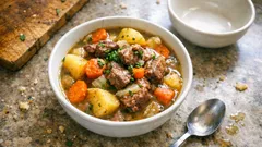 Irish Stew im Topf: So wird das Lamm butterzart und die Brühe schön sämig