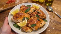 Salbei-Hähnchen aus dem Ofen: Zitrone-Chili-Marinade, die richtig aromatisch wird