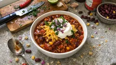 Chili con Carne mit Schmand: so wird’s extra cremig und schön würzig