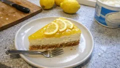 Zitronen-Cheesecake mit Quark-Joghurt-Creme – frisch, cremig und sauber schneidbar