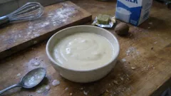 Helle Sauce aus Mehlschwitze: cremig, mild und in 15 Minuten fertig