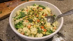 Kartoffelsalat mit Brokkoli und Pistazien – cremig, knackig und schnell gemacht