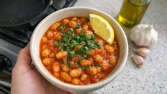 Weiße Bohnen in Tomatensauce – vegan, mediterran und herrlich sättigend