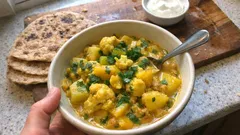 Kartoffel-Blumenkohl-Curry aus einem Topf – cremig, würzig und schnell gemacht