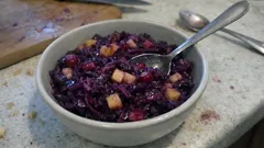 Rotkohl mit Apfel und Cranberrys – festlich geschmort und schön fruchtig