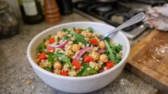 Couscous-Salat mit Kichererbsen: frisch, sättigend und in 20 Minuten fertig