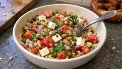 Couscous-Salat mit Schafskäse und Erdnüssen – schnell gemacht, schön frisch