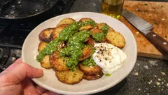 Bratkartoffeln mal anders: knusprig aus Pfanne & Ofen mit grüner Harissa