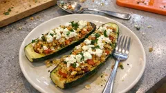 Gefüllte Zucchini aus dem Ofen: Bulgur-Feta-Füllung mit Zitrone und Oregano