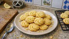 Zitronen-Spritzgebäck mit Dinkel: mürbe Butterplätzchen, die immer gelingen