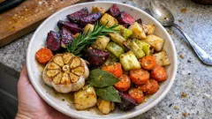 Ofengemüse vom Blech: Wurzelgemüse mit Zitrone und Kräutern ganz unkompliziert