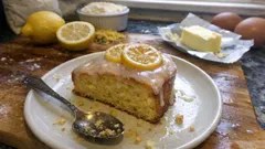 Saftiger Zitronenkuchen mit Zuckerguss – so wird der Rührkuchen besonders aromatisch